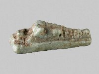 Aeg F 9  Aeg F 9, Spätzeit bis Römerzeit, Krokodil, Hellgrüne Fayence, L 1,4 cm, B 0,4 cm, H 0,4 cm : Bestandskatalog Ägypten, Museumsfoto: Claus Cordes